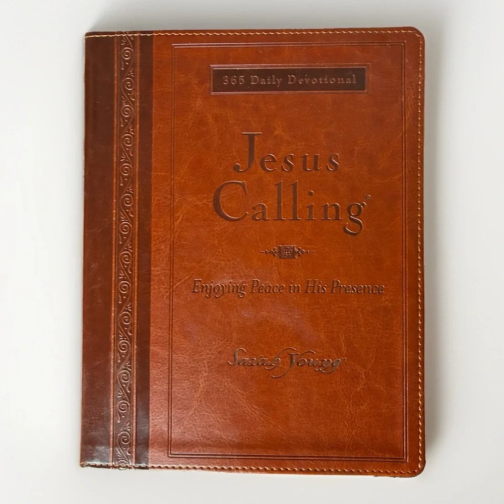 New JESUS CALLING 365 DAILY DEVOTIONAL Deluxe Edition Large Print Sarah Young